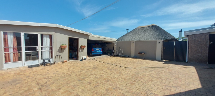 5 Bedroom Property for Sale in Gouritsmond Western Cape